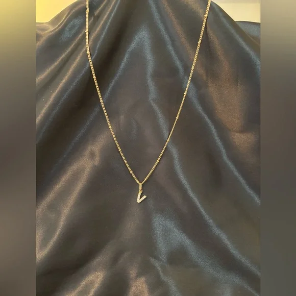 NWT Allison Rose Atelier 14K Gold Plated "V" Initial Necklace - Picture 4 of 6